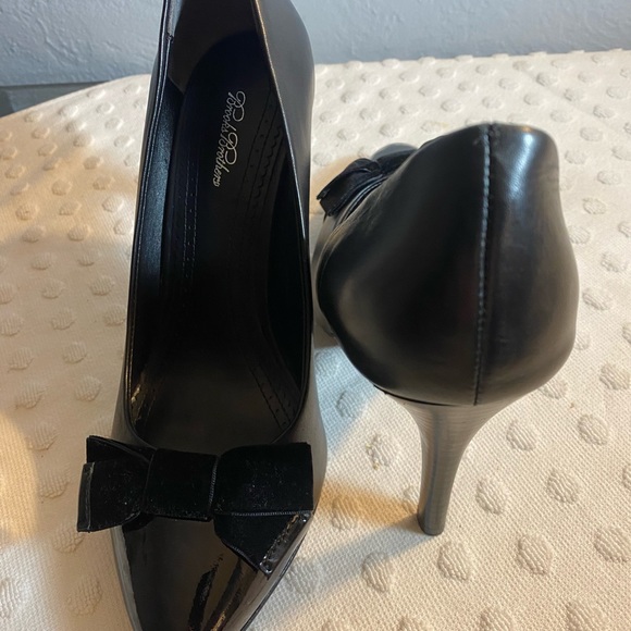 BROOKS BROTHERS Black Leather Spectator Pumps with Patent Leather Toe - Picture 11 of 16